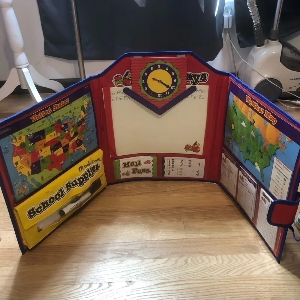 Learning Resources Pretend to Play School Set Map Folding Travel Report Card
